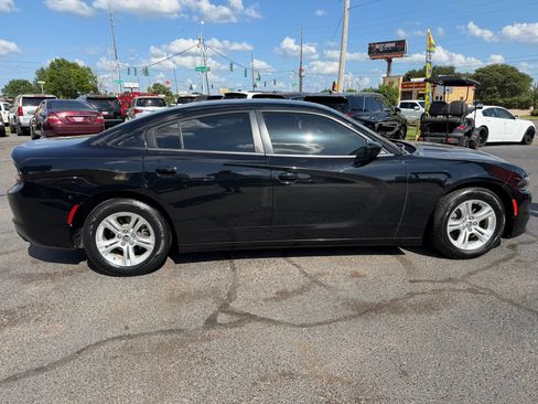 Used 2019 Dodge Charger SXT RWD image 17