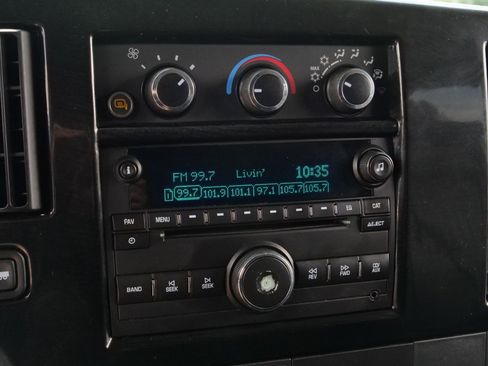Used 2014 Chevrolet Express 1500 RWD image 15