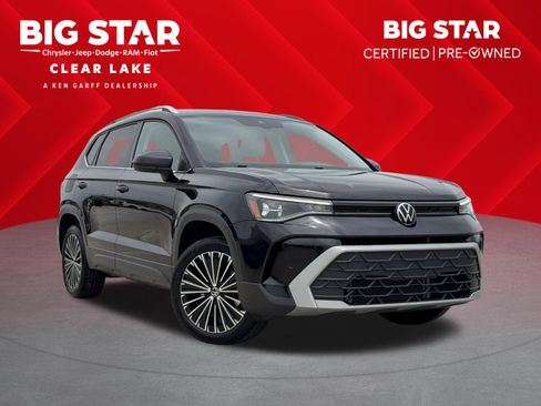 Used 2025 Volkswagen Taos SE FWD image 1