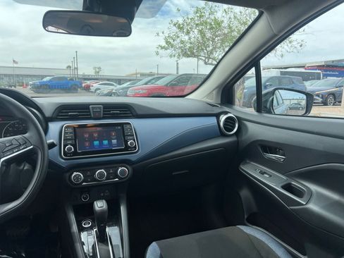 Used 2025 Nissan Versa SV FWD image 35