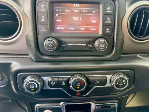 Used 2019 Jeep Wrangler Unlimited Sport AWD/4WD image 10