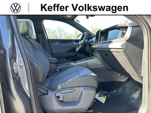 New 2026 Volkswagen Tiguan SE R-Line FWD image 31