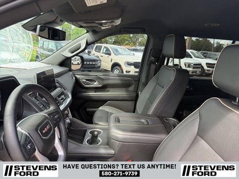 Used 2023 GMC Yukon XL SLT w/ SLT Luxury Package AWD/4WD image 12