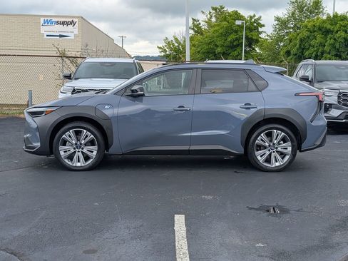 Used 2023 Subaru Solterra AWD image 5