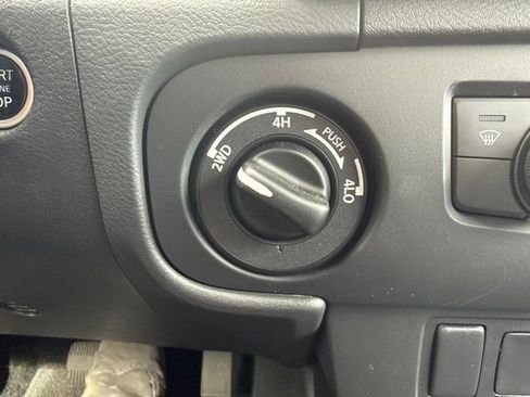 Used 2025 Nissan Frontier PRO-4X AWD/4WD image 15