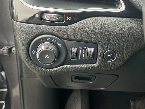 Used 2023 Jeep Cherokee Altitude Lux image 10