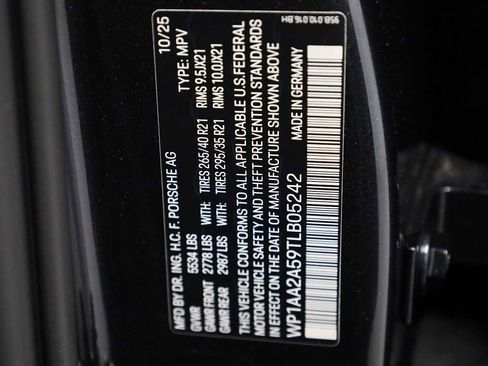 Certified 2026 Porsche Macan image 44