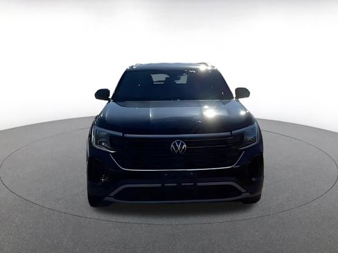 Used 2025 Volkswagen Atlas Cross Sport SE image 3