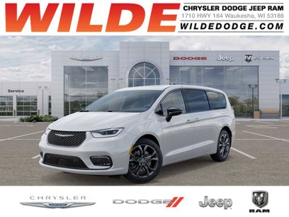 New 2026 Chrysler Pacifica Select