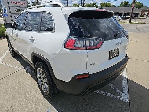 Certified 2021 Jeep Cherokee Latitude Plus w/ Sun & Sound Group image 12