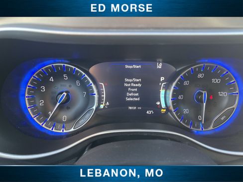 Used 2023 Chrysler Pacifica Touring-L image 11