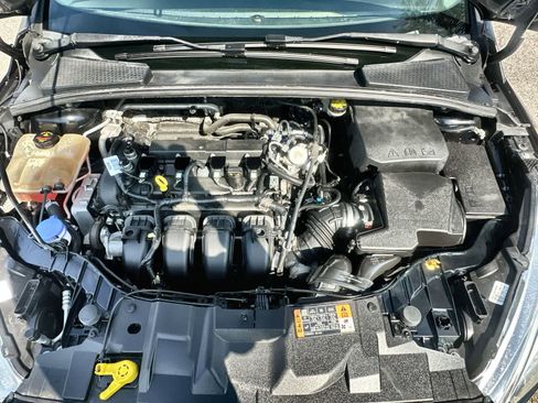 Used 2016 Ford Focus SE w/ SE Power Seat Package image 9