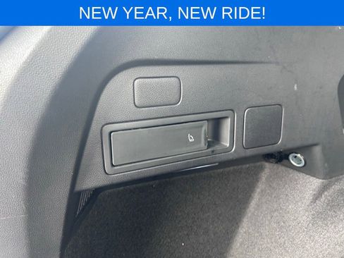 Used 2024 Volkswagen Tiguan SE image 41