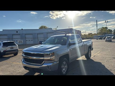 Used 2018 Chevrolet Silverado 1500 LT image 2