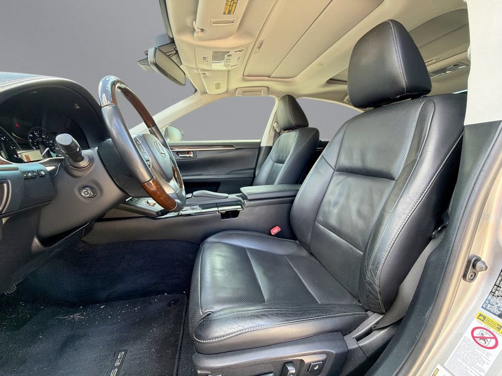 Used 2015 Lexus ES 350 w/ Ultra Luxury Package FWD image 29