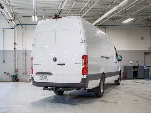 Used 2025 Mercedes-Benz Sprinter 3500 image 6