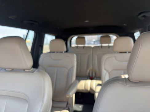 Used 2024 Jeep Grand Cherokee L Limited w/ Black Appearance Package image 28