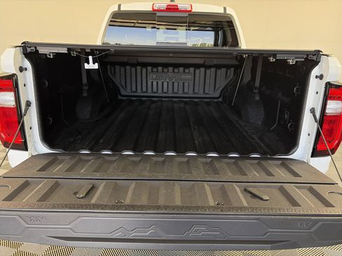 Certified 2025 GMC Canyon AT4 w/ AT4X Package AWD/4WD image 16