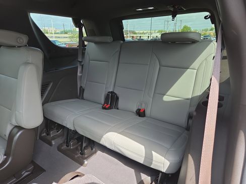 Used 2023 Chevrolet Tahoe Z71 AWD/4WD image 12