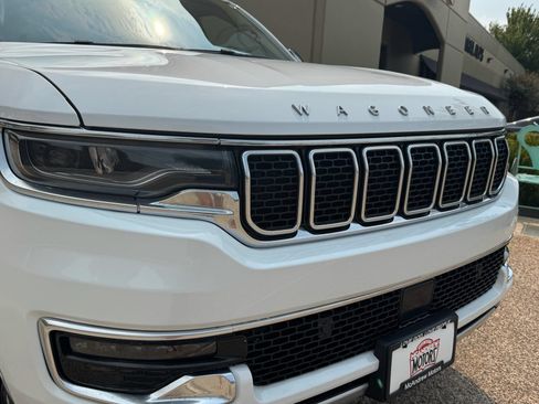 Used 2024 Jeep Wagoneer L Series II RWD image 2