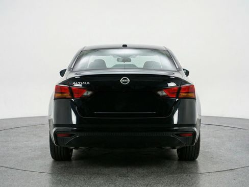 Used 2025 Nissan Altima 2.5 SV FWD image 7