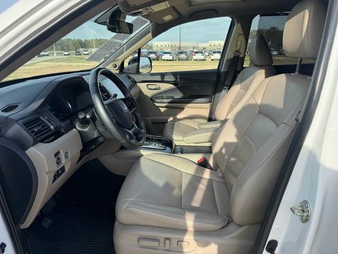 Certified 2020 Honda Pilot Touring image 10
