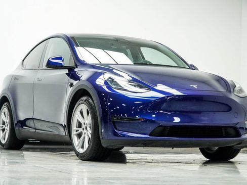 Used 2023 Tesla Model Y AWD image 7