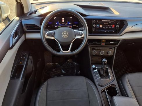 Used 2022 Volkswagen Taos SE FWD image 8