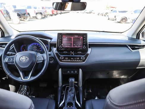 Certified 2022 Toyota Corolla Cross XLE image 12