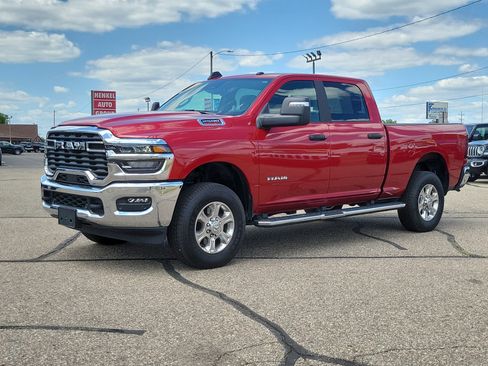Used 2026 RAM 2500 Big Horn AWD/4WD image 2