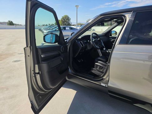 Used 2024 Land Rover Discovery Dynamic SE AWD/4WD image 19