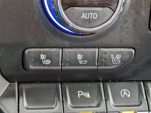 Used 2021 Chevrolet Silverado 1500 LTZ image 24