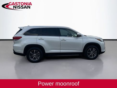 Used 2019 Toyota Highlander XLE FWD image 10
