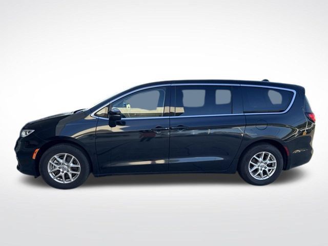 Used 2023 Chrysler Pacifica Touring-L FWD image 8