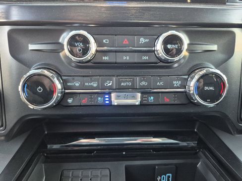 New 2026 Ford F250 Lariat w/ Black Appearance Package image 27