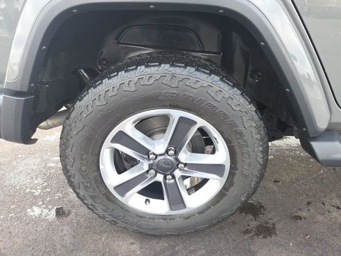 Used 2020 Jeep Wrangler Unlimited Sahara image 9