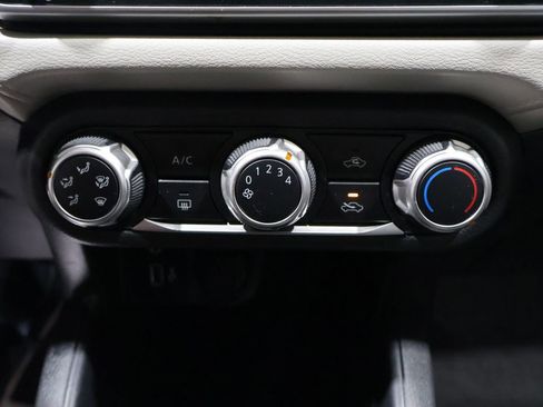 Used 2021 Nissan Versa SV image 20