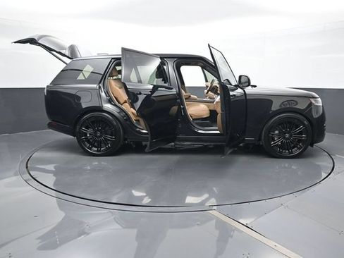Used 2025 Land Rover Range Rover Long Wheelbase SE AWD/4WD image 31
