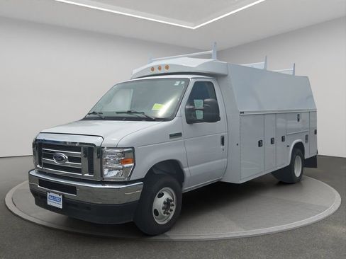 Used 2024 Ford E-450 and Econoline 450 Super Duty w/ Power Windows & Locks Group RWD image 2
