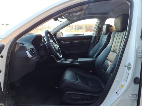 Used 2018 Honda Accord Touring image 7