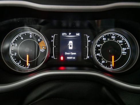 Used 2018 Jeep Cherokee Latitude Plus w/ Cold Weather Group image 21