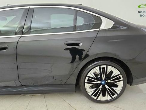 Used 2024 BMW i5 eDrive40i w/ Convenience Package RWD image 4