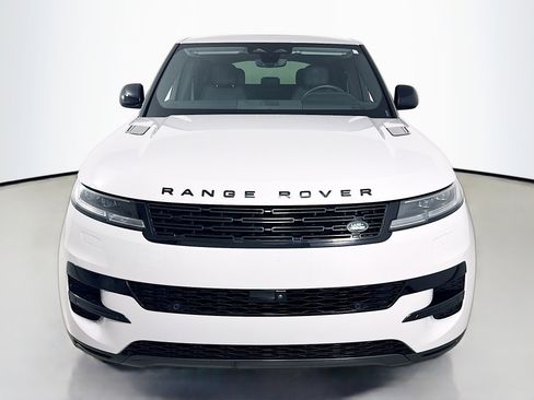 Used 2024 Land Rover Range Rover Sport SE image 2