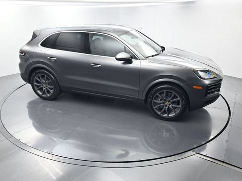 Certified 2024 Porsche Cayenne AWD/4WD image 41