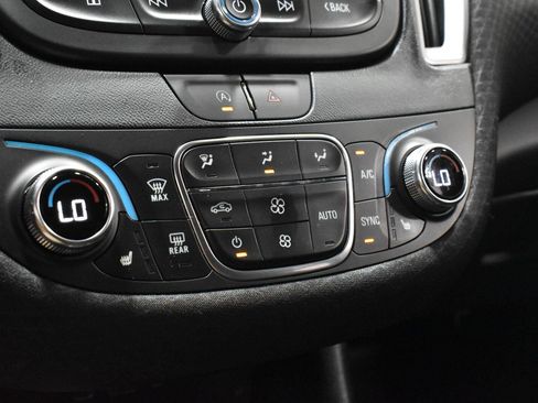 Used 2025 Chevrolet Malibu LT FWD image 17