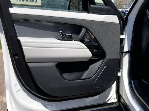 Used 2024 Land Rover Range Rover Sport SE image 21