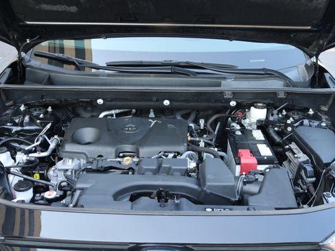 Used 2022 Toyota RAV4 LE AWD/4WD image 13