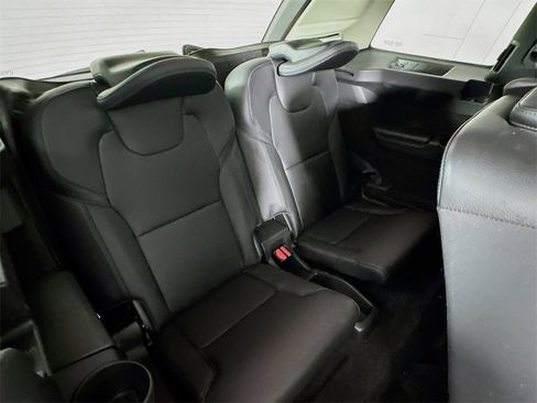 Used 2018 Volvo XC90 T5 Momentum w/ Momentum Plus Package image 29