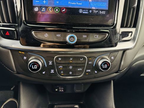 Used 2023 Chevrolet Traverse Premier FWD image 21