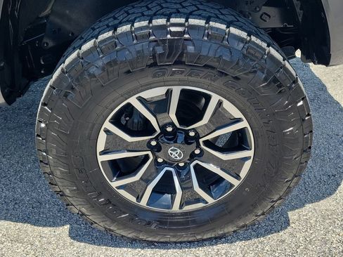Used 2023 Toyota Tacoma TRD Sport w/ Advanced Technology Package AWD/4WD image 5